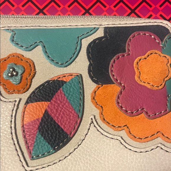 Floral Patchwork Wallet - Picture 5 of 6